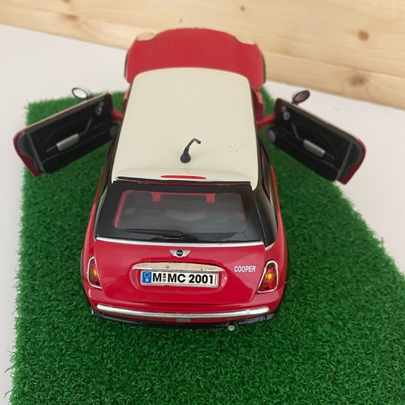 2001 Mini Cooper 1:18 Scale Diecast Model Car Classic Collectible Red Motor Max - Picture 4 of 11